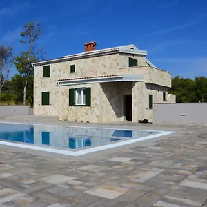 apartments-sana-vir.hotelinzadar.com/